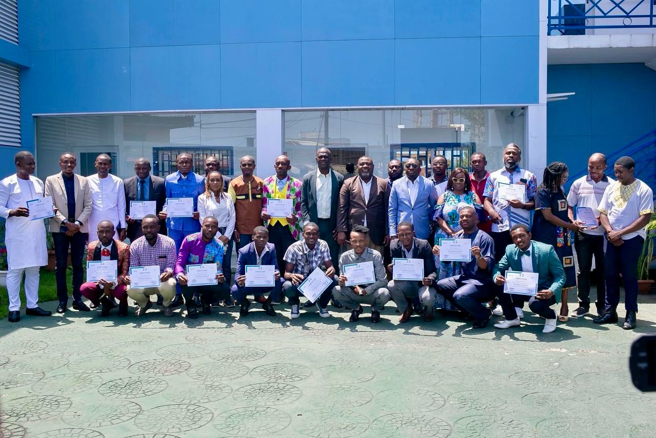 Cérémonie de remise d'attestation d'encouragement aux 21 bénéficiaires du programme "Un taxi, Un Emploi, Un Avenir"